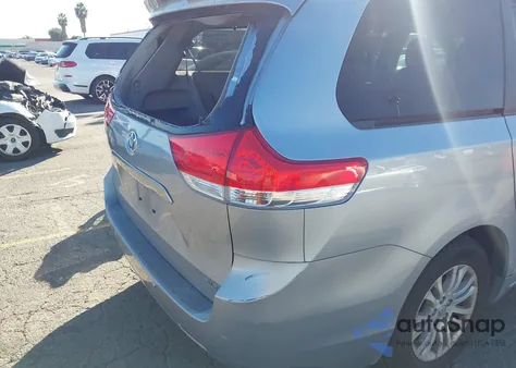 2014 Toyota Sienna Xle V6 8 Passenger из США, поврежденный, VIN 5TDYK3DC6ES453174